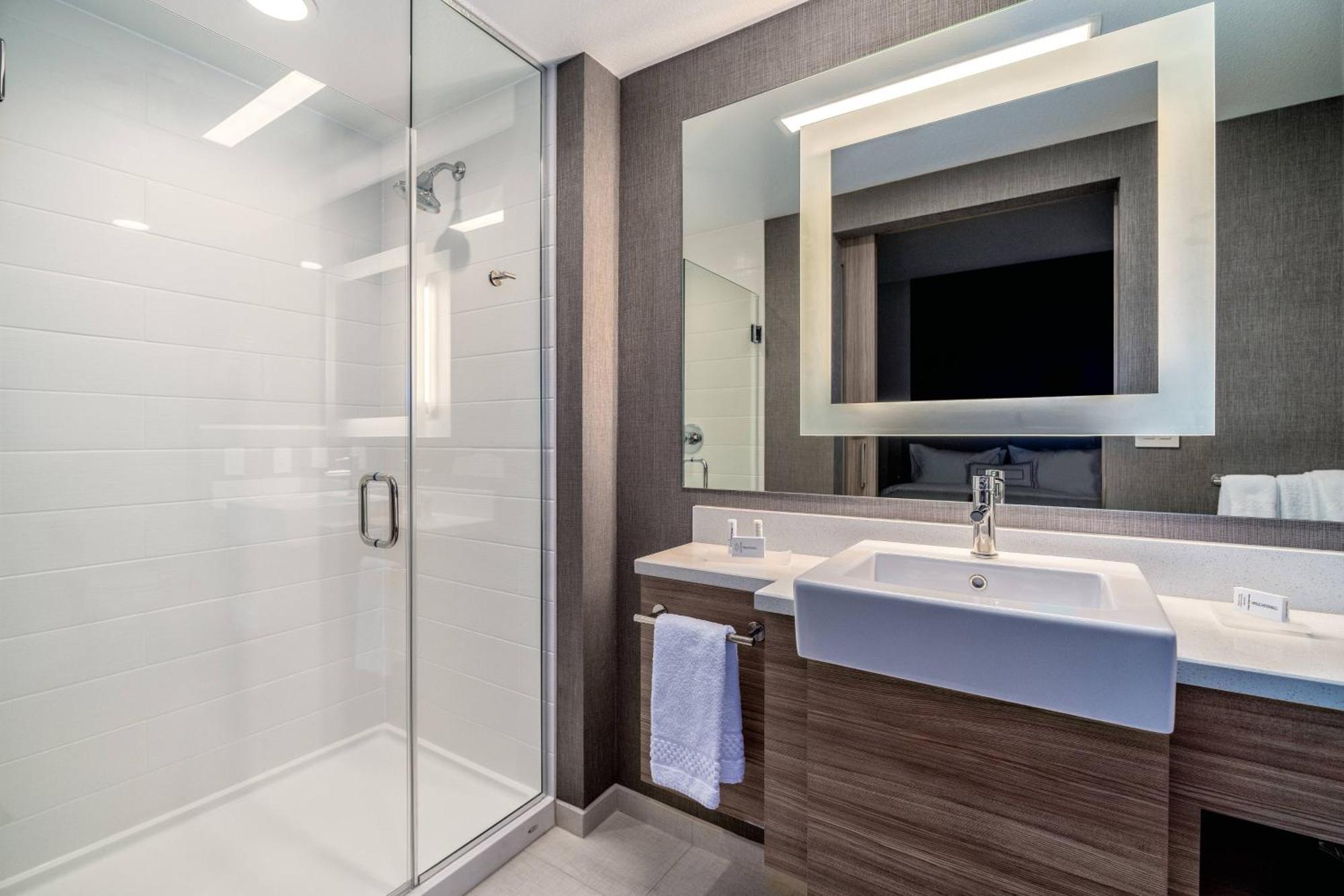 Springhill Suites By Marriott Oakland Airport Exterior photo